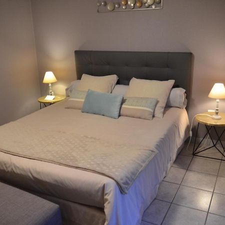 Bed and Breakfast Le Pré aux Daims à Saint-Étienne-la-Thillaye Extérieur photo
