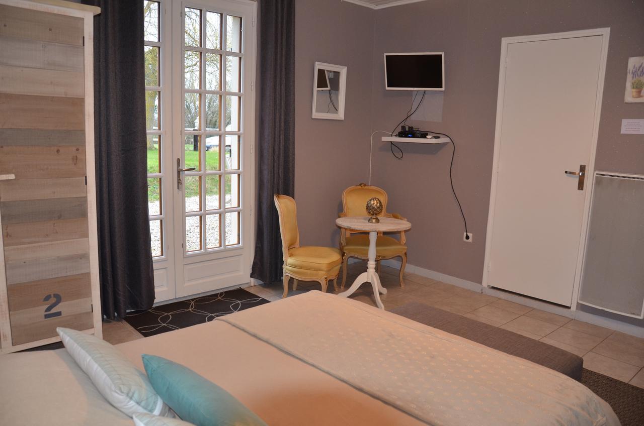 Bed and Breakfast Le Pré aux Daims à Saint-Étienne-la-Thillaye Extérieur photo
