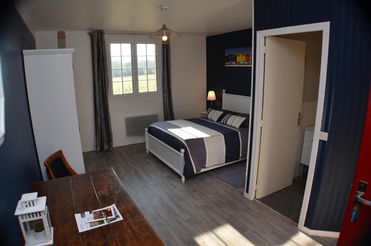 Bed and Breakfast Le Pré aux Daims à Saint-Étienne-la-Thillaye Extérieur photo